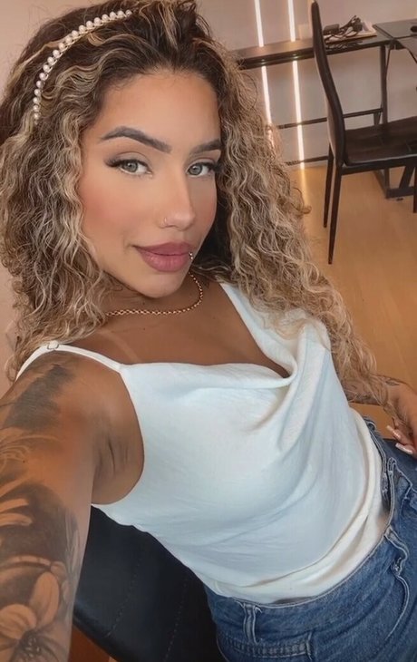 actrice onlyfans assez pornographique photos