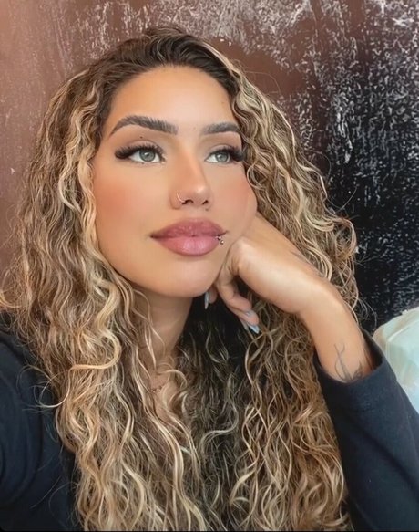 énorme gode onlyfans nu érotique image