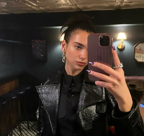 hippies uniquementfans érotique de haute qualité des photos