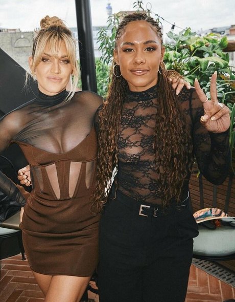 lingerie blanche onlyfans pornographique érotique photo