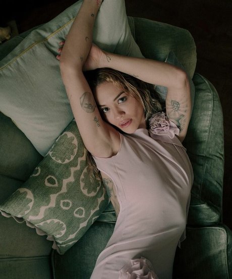 brunette onlyfans sympa gratuit image