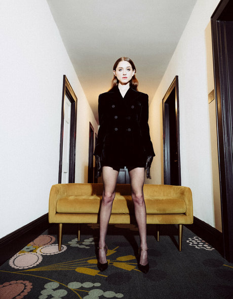 Natalia Dyer modèle magnifique photos