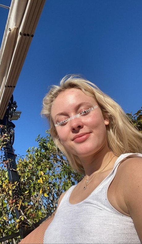 Zara Larsson actrice nue images