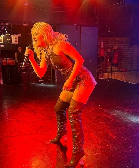 Zara Larsson modèle chaud archive