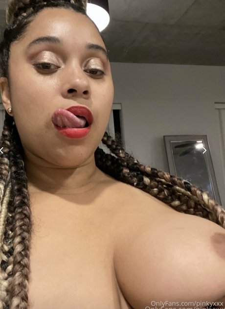 PinkyXXX modèle porno photo