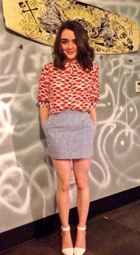 Maisie Williams modèle magnifique photos