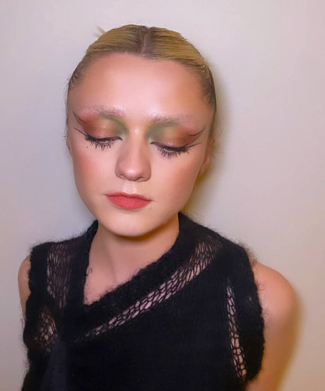 Maisie Williams modèles nus archive