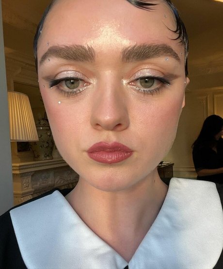 Maisie Williams étoile chaude galeries
