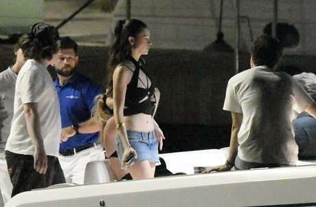 Nicola Peltz star du porno exclusive galeries