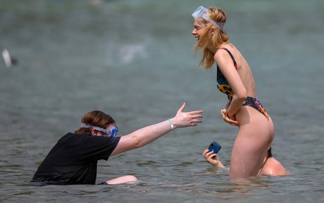 Nicola Peltz modèle artistique photo