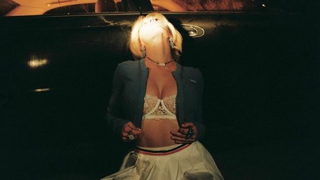 Sydney Sweeney modèle porno image