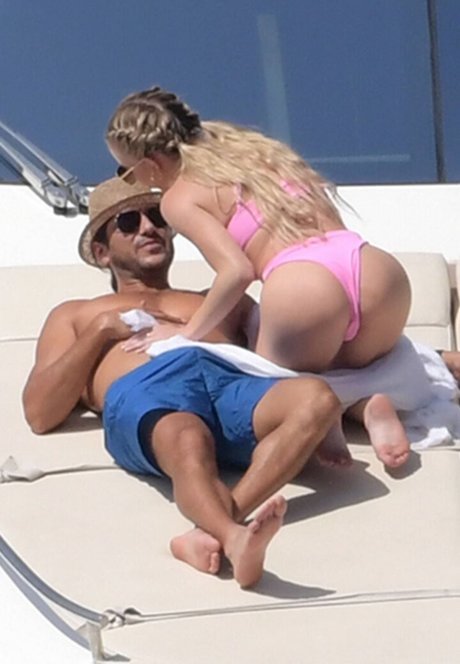 infirmière brune onlyfans érotique chaud images