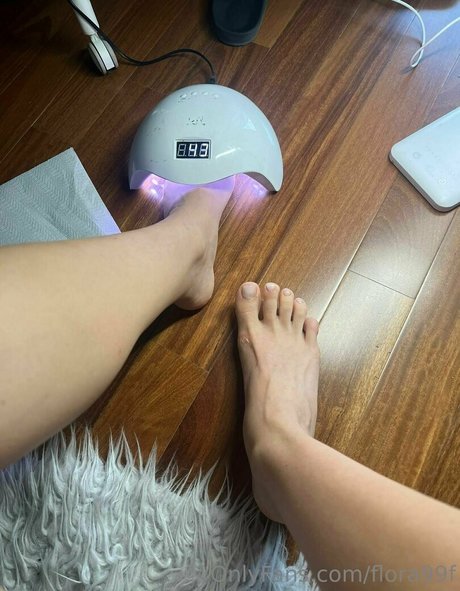 flora99f modèle érotique image