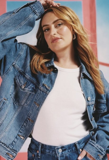 Amelia Dimoldenberg modèle porno galeries