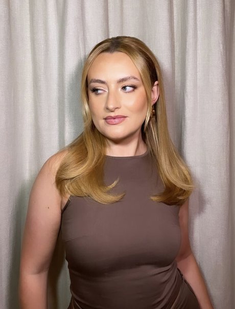 Amelia Dimoldenberg beau modèle collection