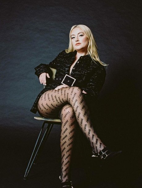 Amelia Dimoldenberg actrice artistique collection