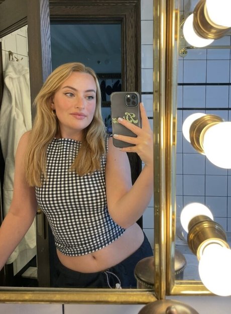 Amelia Dimoldenberg modèle joli images