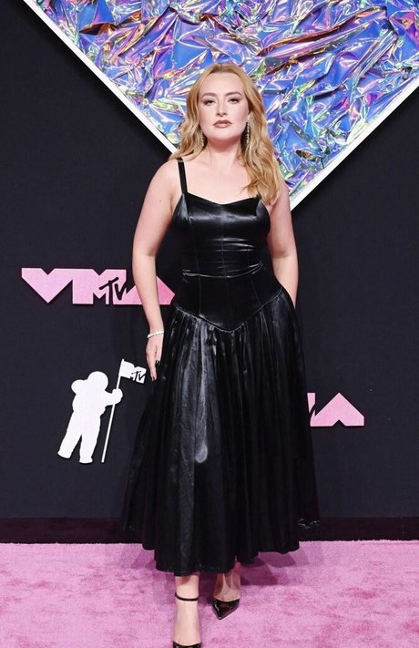 Amelia Dimoldenberg jolie actrice photos