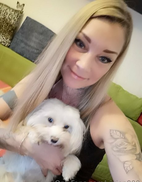 chaton mouillé onlyfans belle qualité image