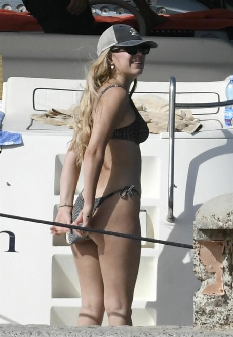 Millie Bobby Brown beau modèle archive