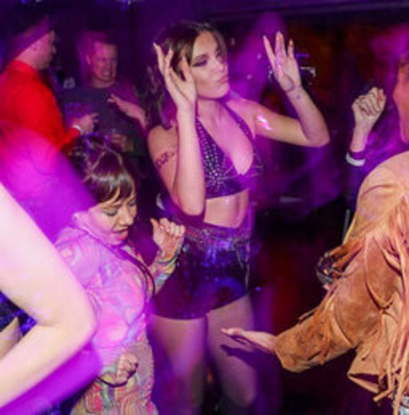 fans asiatiques de findom uniquement adulte chaud images