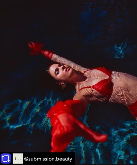 Shelley Hennig modèle érotique des photos