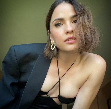 Shelley Hennig sexe de star du porno photos