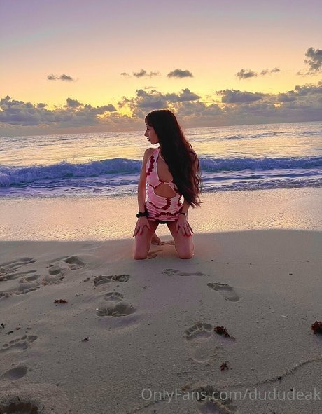 dududeak actrice libre des photos