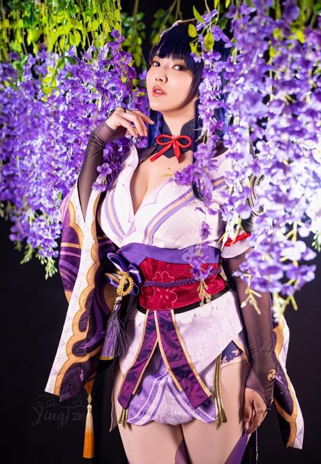 Ying Tze modèle érotique collection