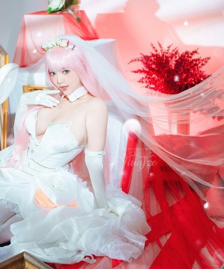 Ying Tze modèle sexy img