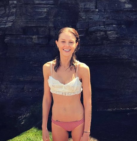 Isabel Lucas star pornographique photo