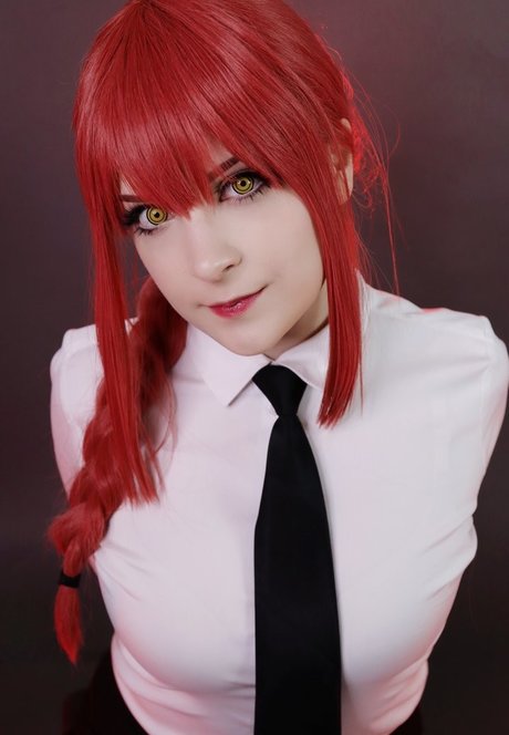 fille courbée dà côté onlyfans très chaud img