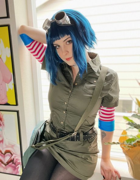 fille courbée dà côté onlyfans hd img