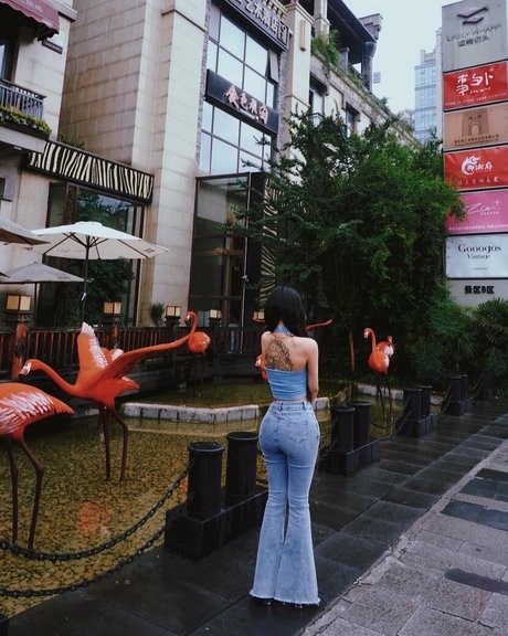 fans asiatiques anaux uniquement haut nu photos