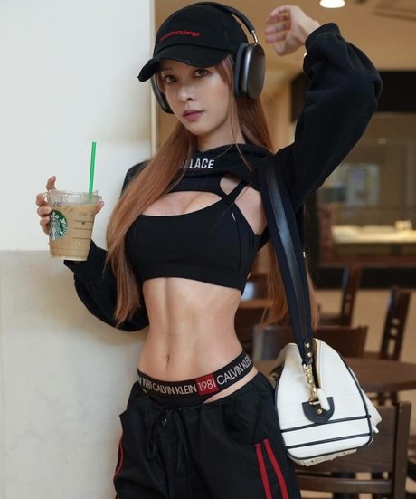 cathrynli modèle sexy archive