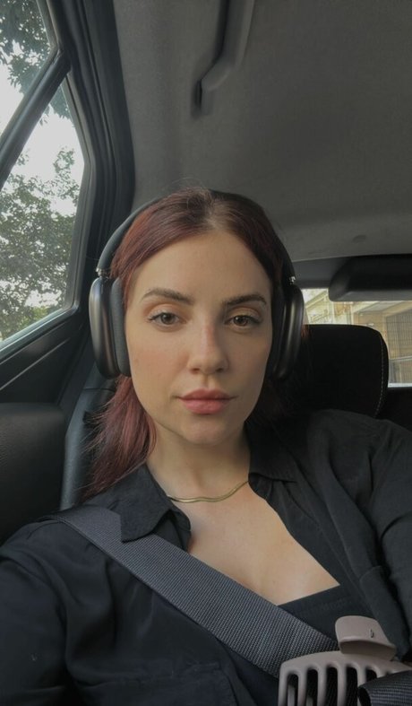 Karol Queiroz jolie actrice photo