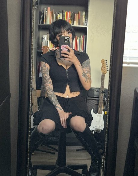 reine de pique onlyfans jolie adulte img