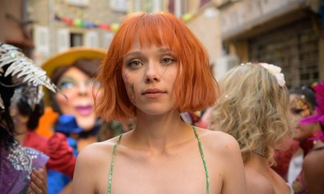 Ivanna Sakhno étoile chaude archive