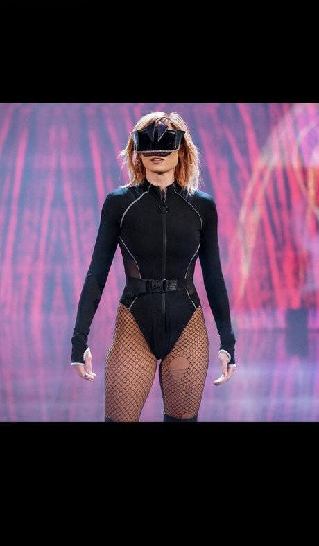 épouse infidèle onlyfans nus de haute qualité image