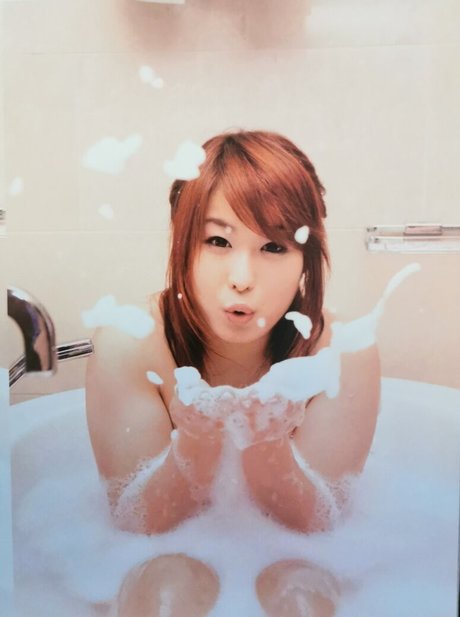 Iyo Sky art de star du porno image