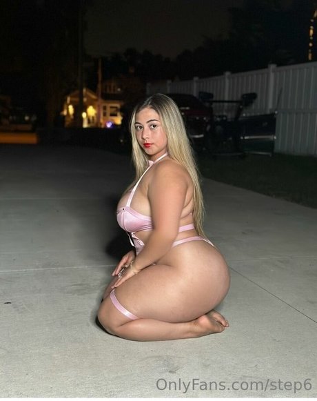 Stephanie Reyes étoile exclusive archive