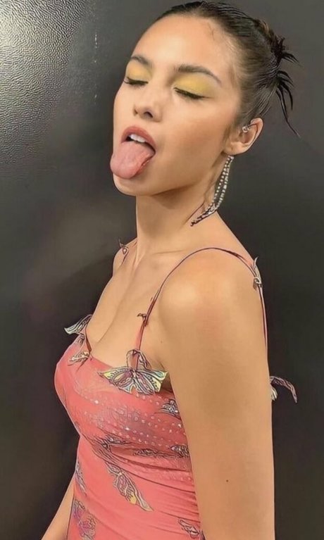 Olivia Rodrigo mannequin galeries