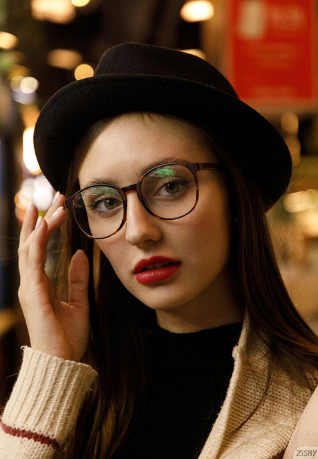 tatouages ​​blonds onlyfans chaud parfait des photos