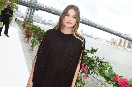 Olivia Holt xxx étoile archive