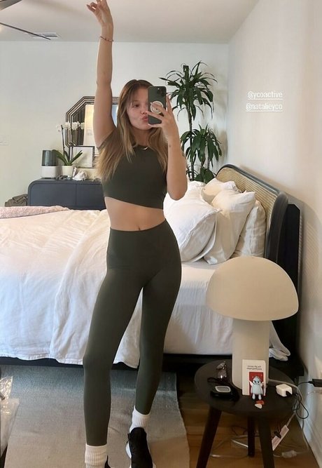 Olivia Holt sexe de star du porno images