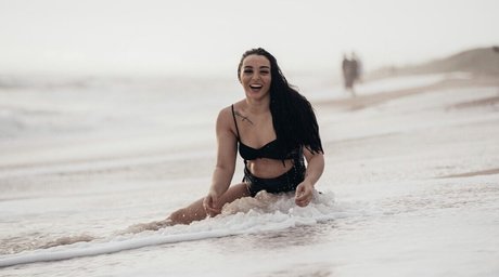 Deonna Purrazzo star du porno gratuite photo