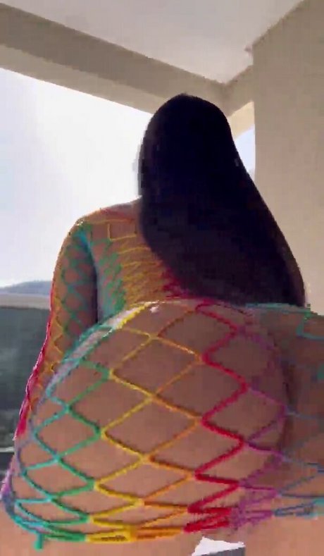 Alyne Lary étoile érotique collection