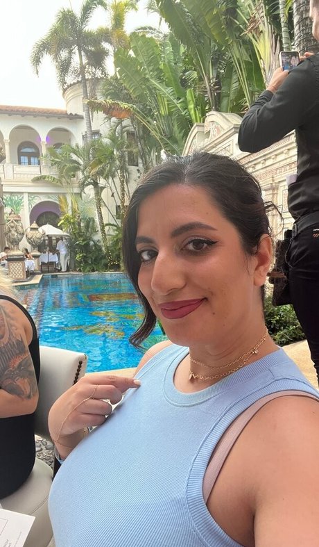 Sarah Arabic star du porno hd photos