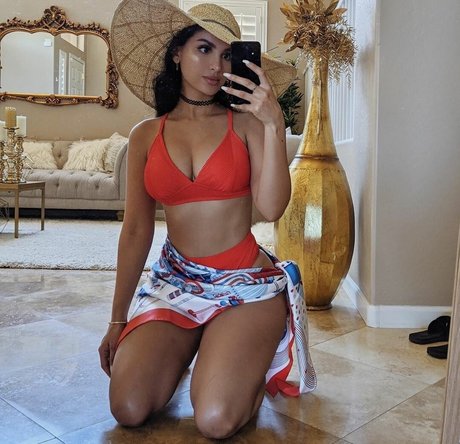 Sssniperwolf étoile sympa img