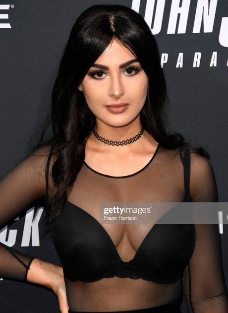 Sssniperwolf modèle sexy des photos